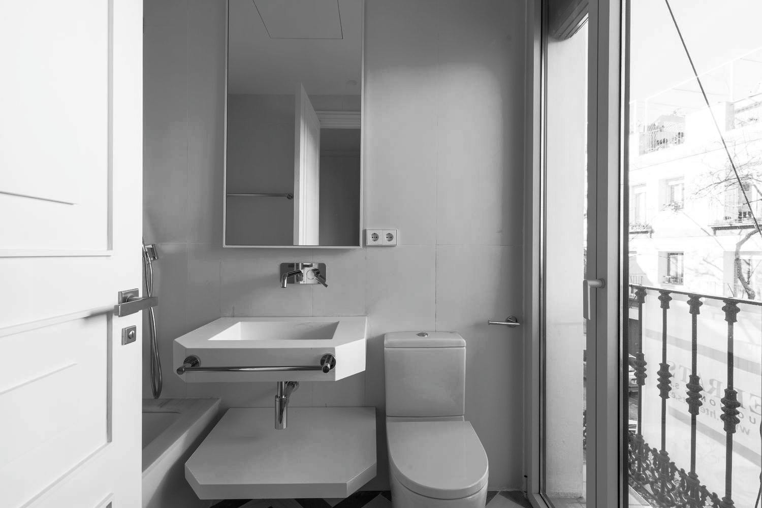 Photo of the bathroom in a flat for rent