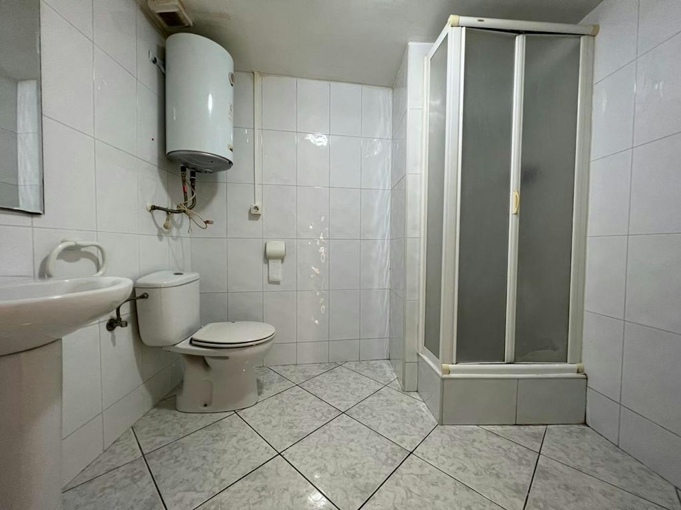 Photo of the bathroom in a flat for rent