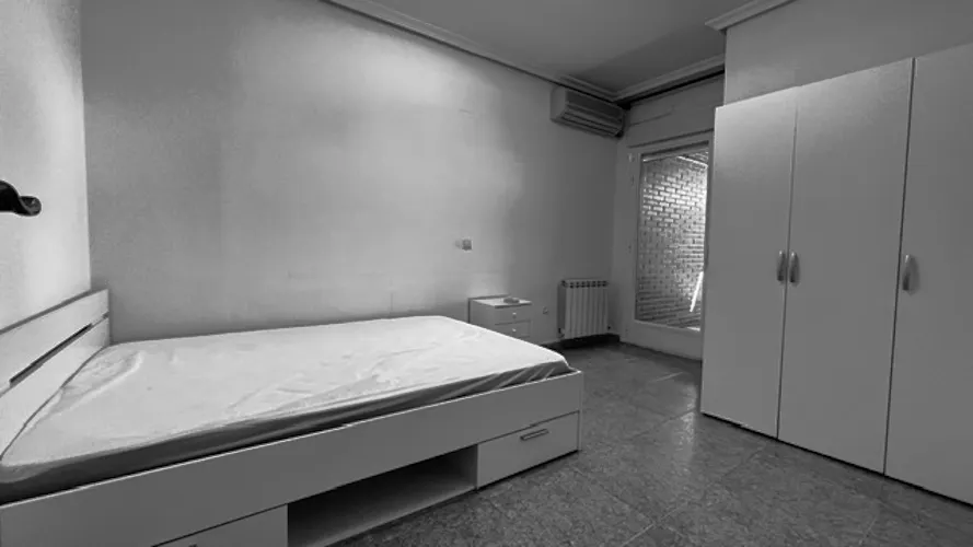 Foto de dormitorio en un piso en alquiler