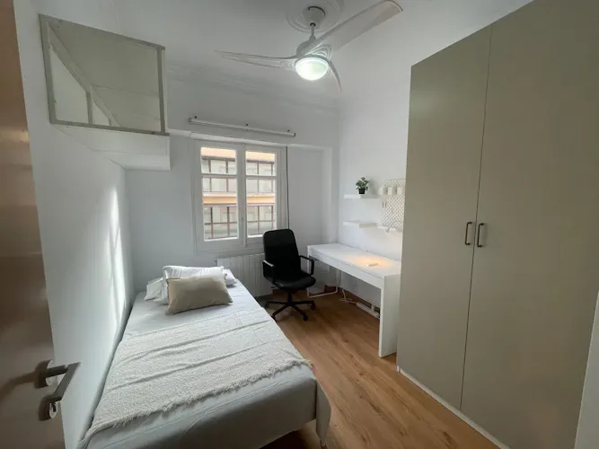 Foto de dormitorio en un piso en alquiler