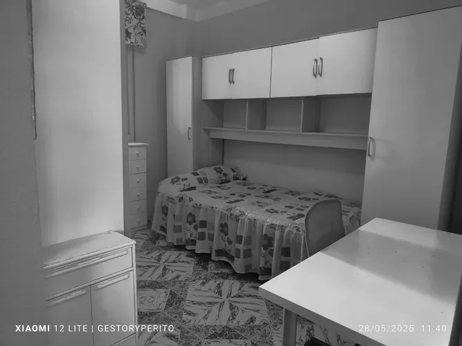 Foto de dormitorio en un piso en alquiler