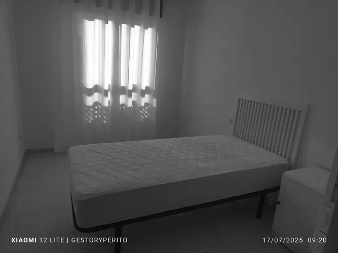 Foto de dormitorio en un piso en alquiler