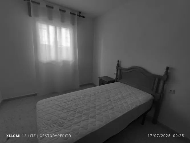 Foto de dormitorio en un piso en alquiler
