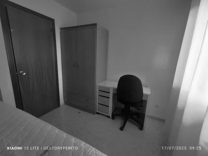 Foto de dormitorio en un piso en alquiler