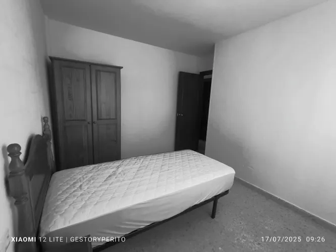 Foto de dormitorio en un piso en alquiler