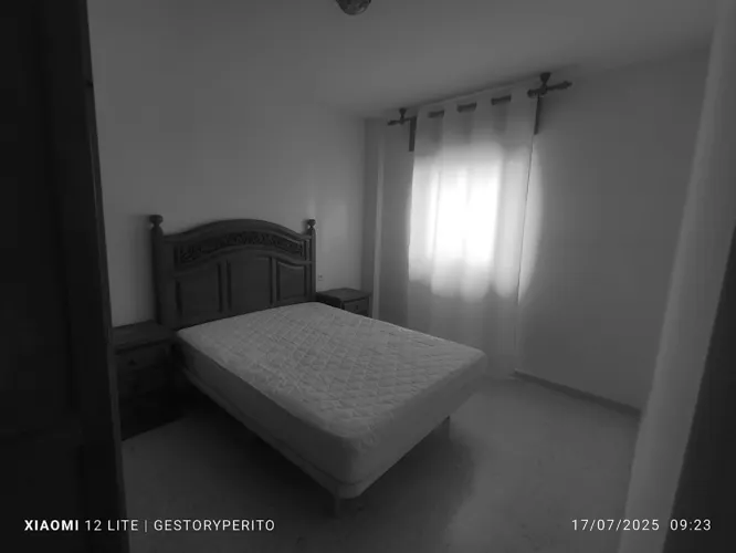 Foto de dormitorio en un piso en alquiler