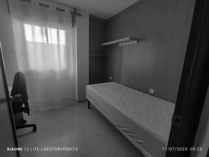 Foto de dormitorio en un piso en alquiler
