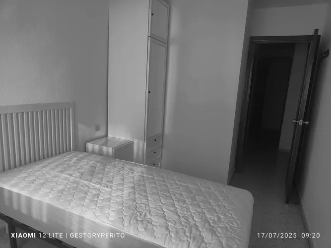 Foto de dormitorio en un piso en alquiler