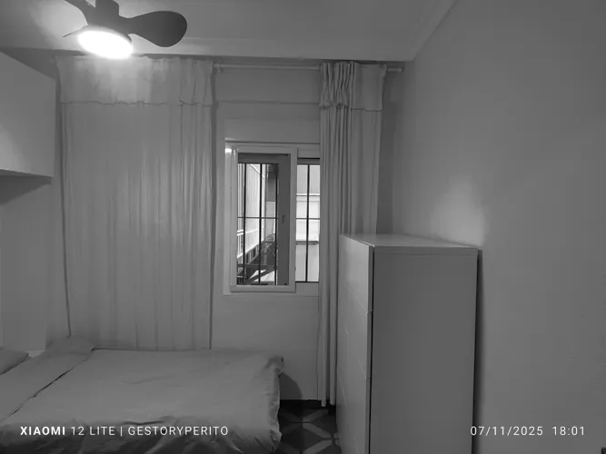 Foto de dormitorio en un piso en alquiler