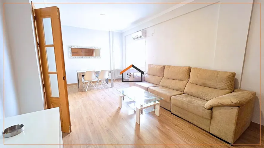 Foto de desconocido en un piso en alquiler