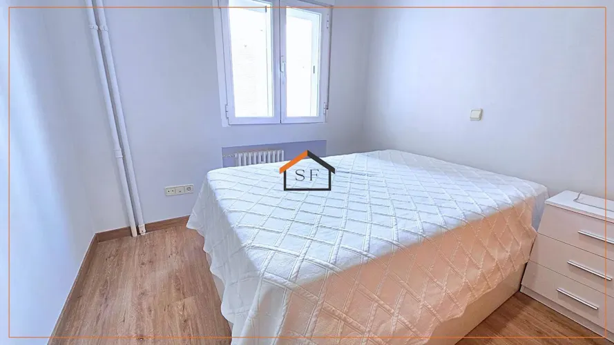 Foto de dormitorio en un piso en alquiler