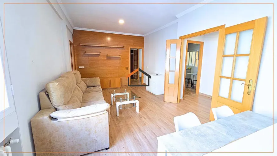 Foto de desconocido en un piso en alquiler