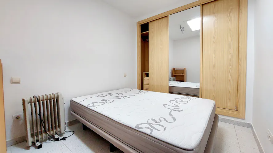 Foto de dormitorio en un piso en alquiler