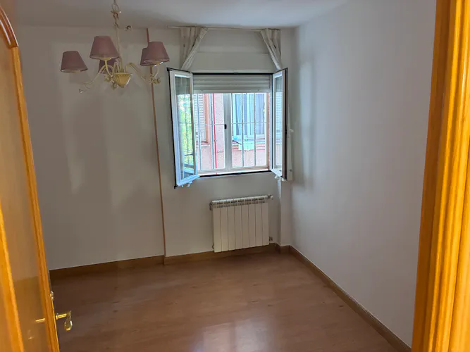 Foto de dormitorio en un piso en alquiler