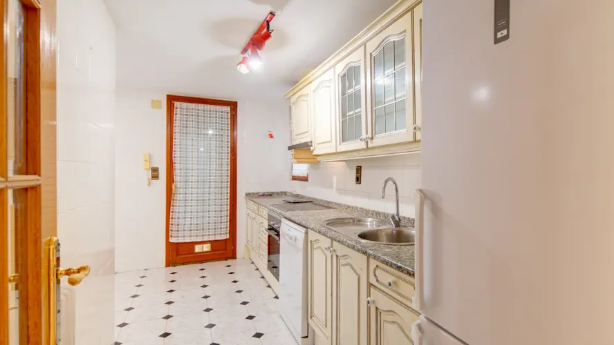 Foto de cocina en un piso en alquiler