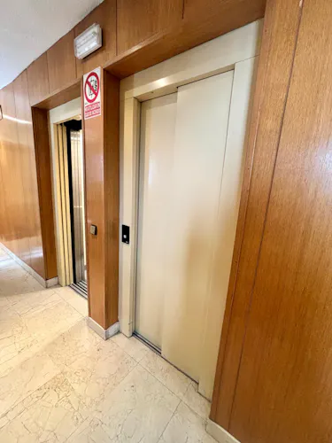 Foto de ascensores en un piso en alquiler