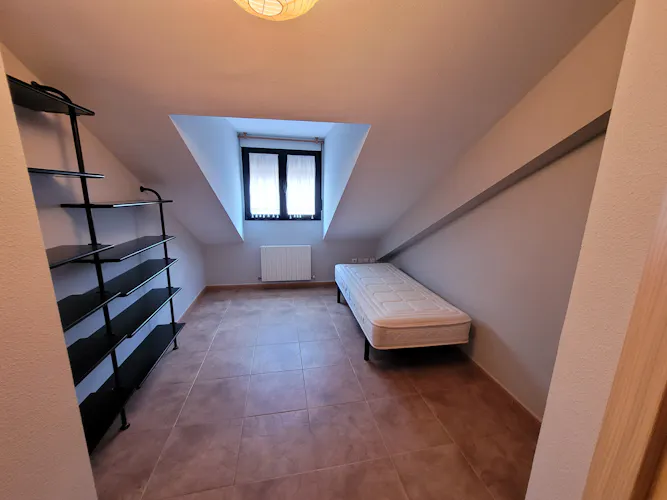 Foto de dormitorio en un piso en alquiler