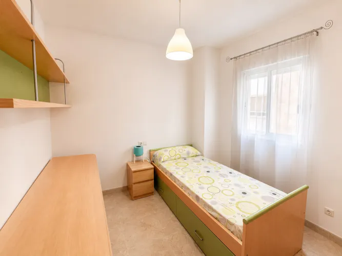 Foto de dormitorio en un piso en alquiler