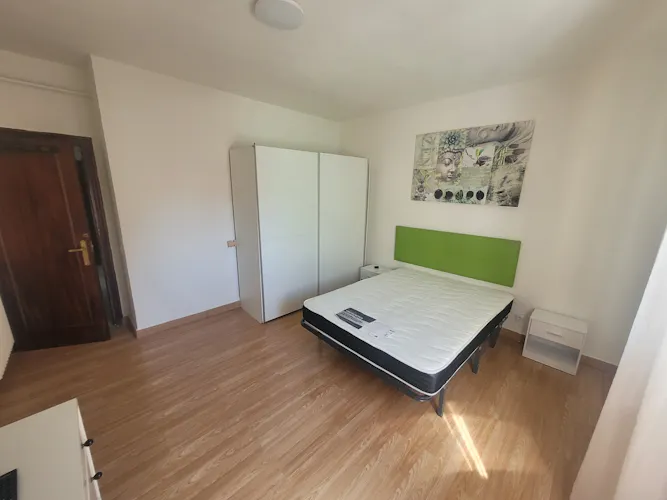 Foto de dormitorio en un piso en alquiler